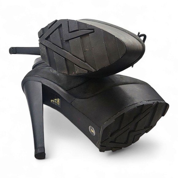 Rihanna and River Island 5.5" heel 1.5" platform faux suede black boots size 7 - Picture 9 of 11